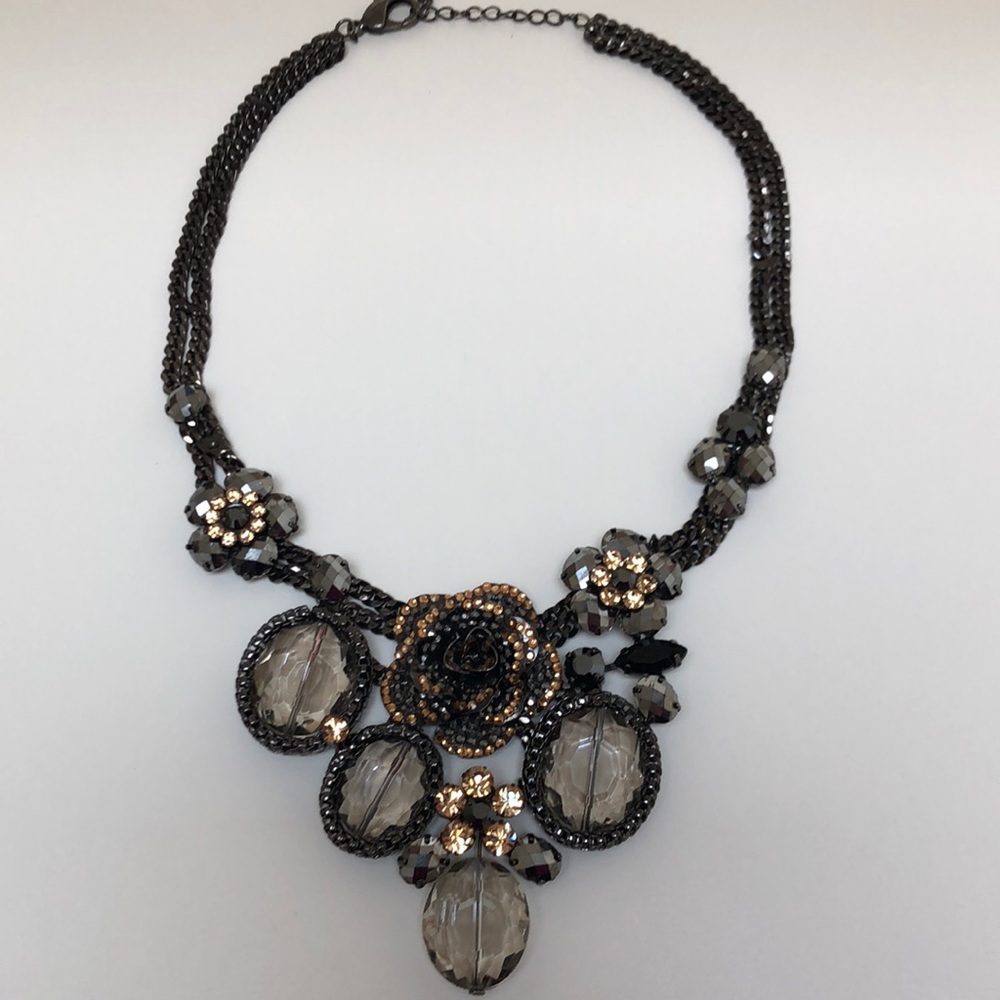 Women’s costume beaded necklace